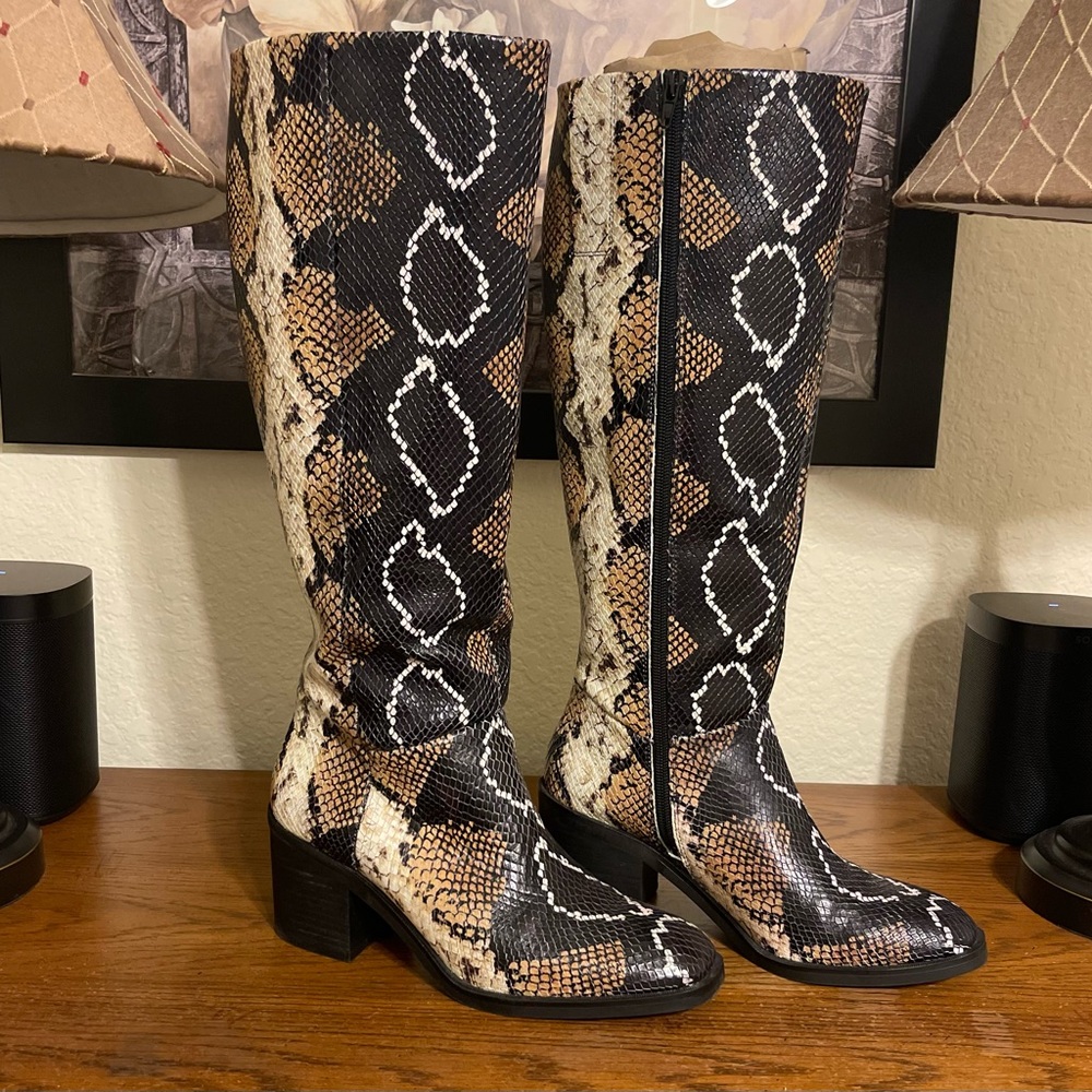 Beautiful Snake Print Boots Sz 9